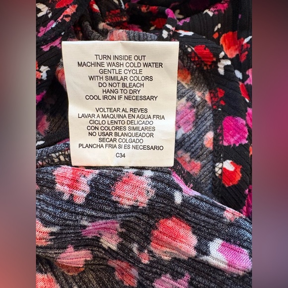 NWOT - Love & Piece Top.  Size Large - Picture 13 of 13